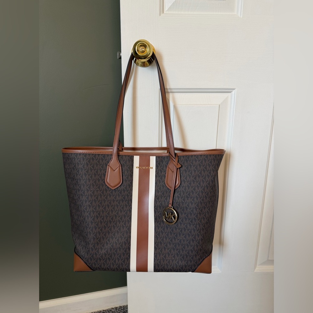 Michael Kors Tote Bag w/ pouch